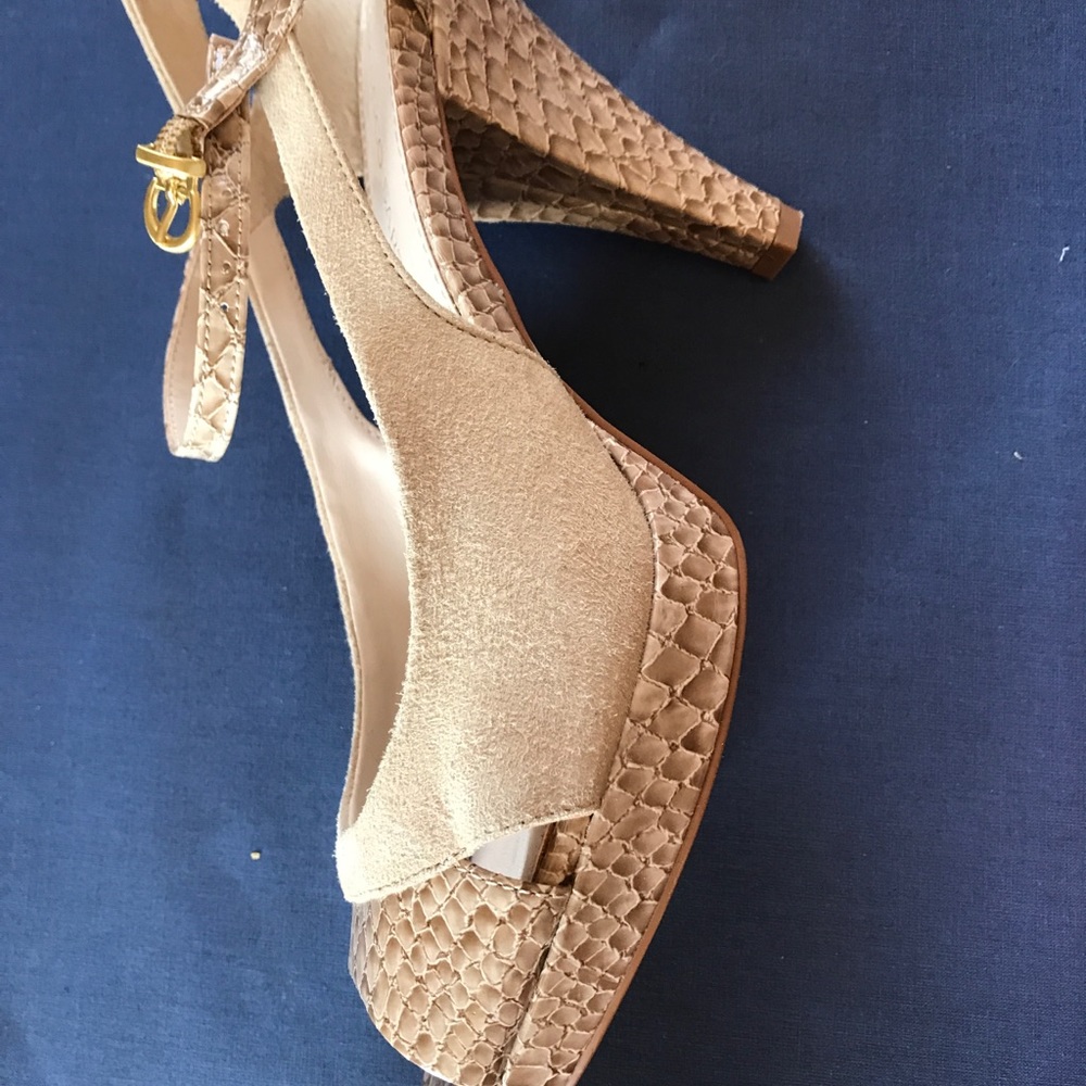 Shoes - Picture 3 of 4
